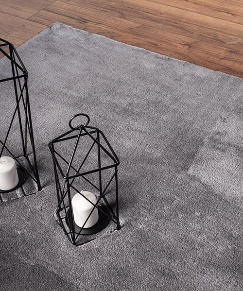 Vloerkleed Loft Washable Antraciet – Wasbaar Vloerkleed in Donkergrijze Tint – close-up van de rand en de afwerking