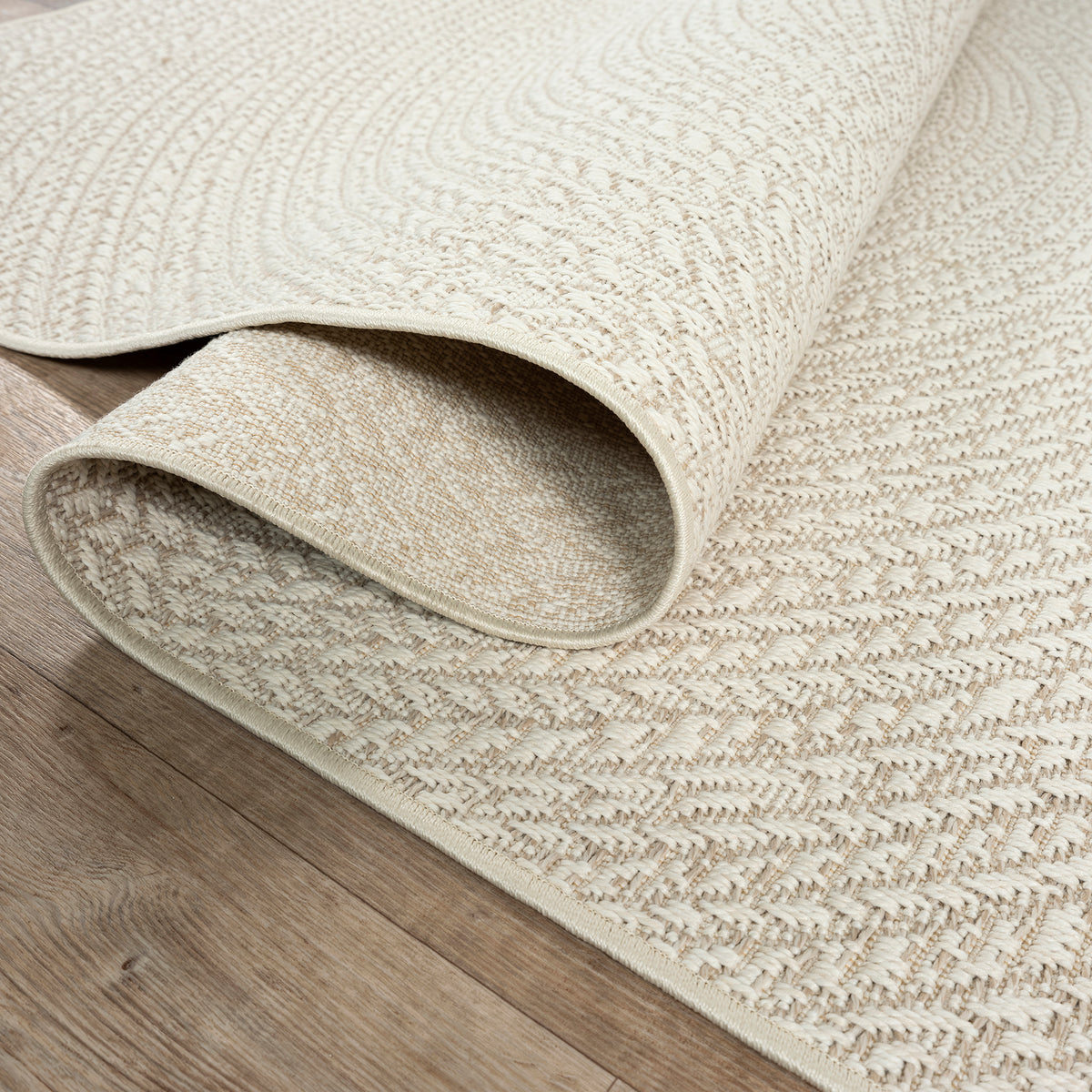 Vloerkleed Kenzy 5004 Crème – Ook in Ronde Maten tot 160 cm – sfeerimpressie onder een ronde eettafel