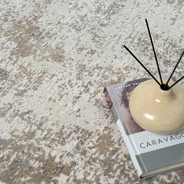 Vloerkleed Fabia Beige 70 – Laagpolig Geweven met Katoenen Rugzijde – sfeerimpressie in de woonkamer
