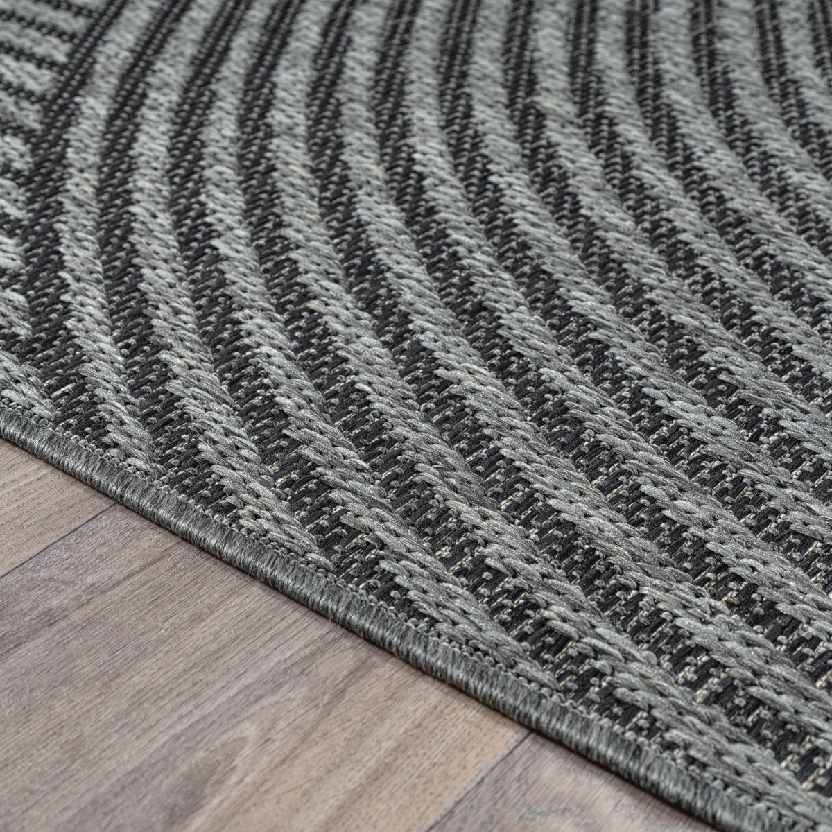 Vloerkleed Maestro Antraciet – Donker Buitenkleed met Sisalstructuur – detail van de pool