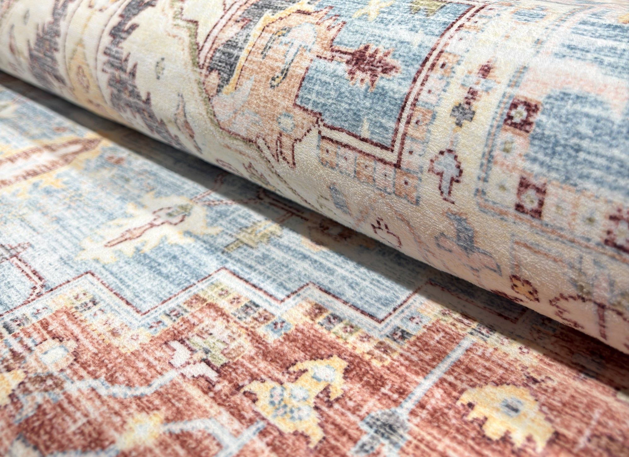Vloerkleed Aria 3204 Multicolour – Kleurrijk en Laagpolig – detail van het kleurverloop in de pool