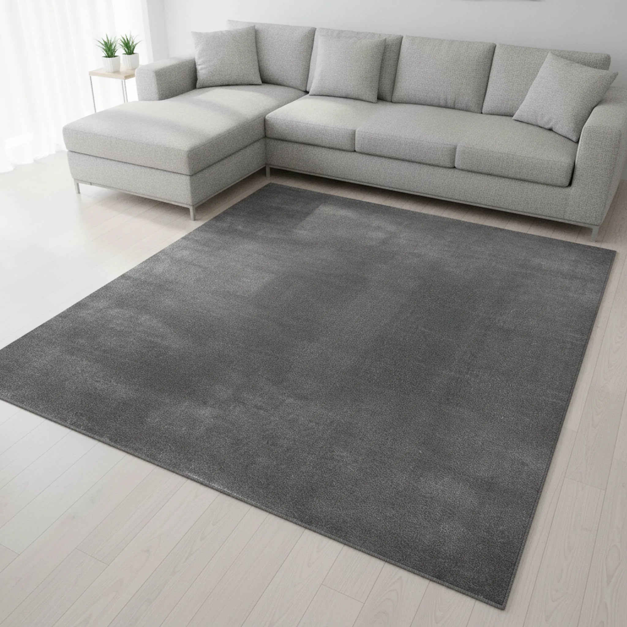 Karpet24 Loft – Luxe, Fluweelzacht Effen Vloerkleed in Antraciet, Modern & Stijlvol - Sfeerbeeld