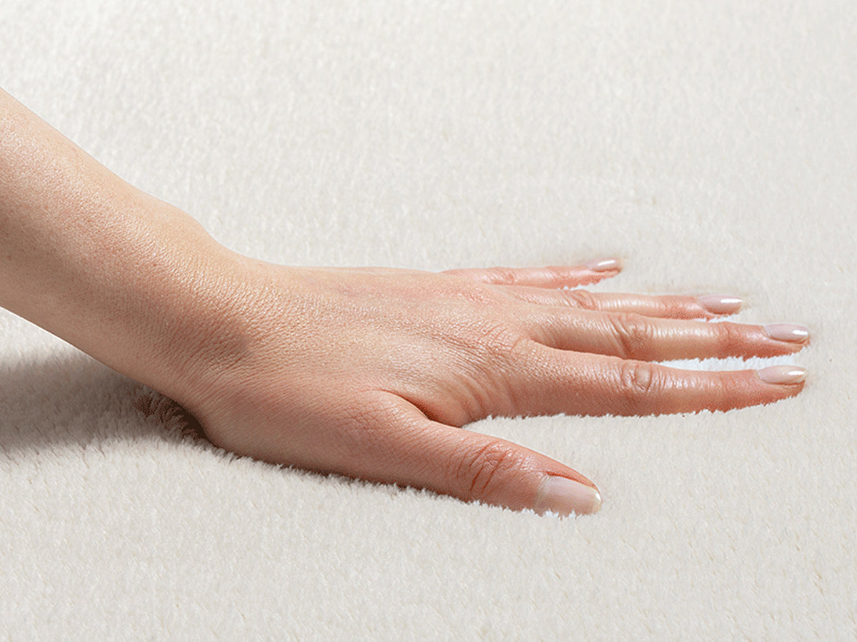 Karpet24 Loft – Luxe, Fluweelzacht Effen Vloerkleed in Cream, Modern & Stijlvol — hoekdetail