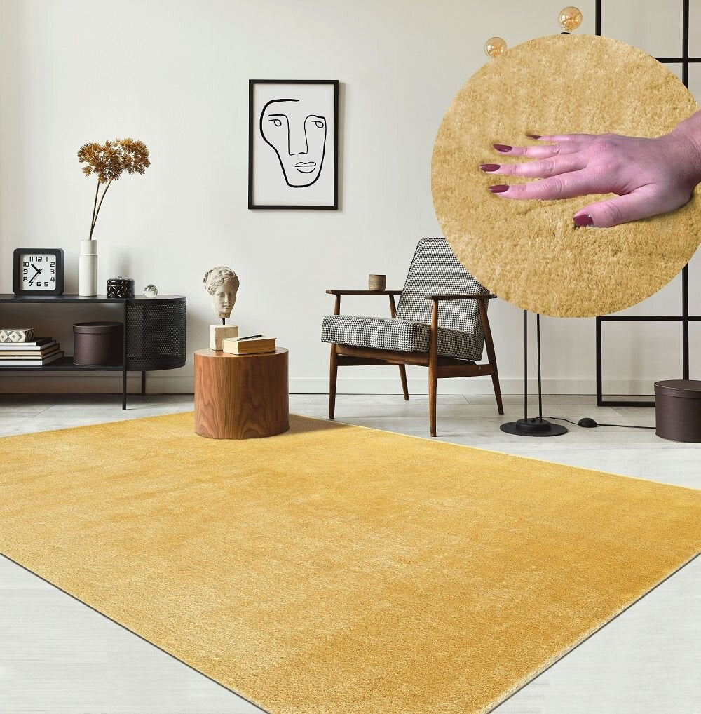Karpet24 Loft – Luxe, Fluweelzacht Effen Vloerkleed in Goud, Modern & Stijlvol — bovenaanzicht