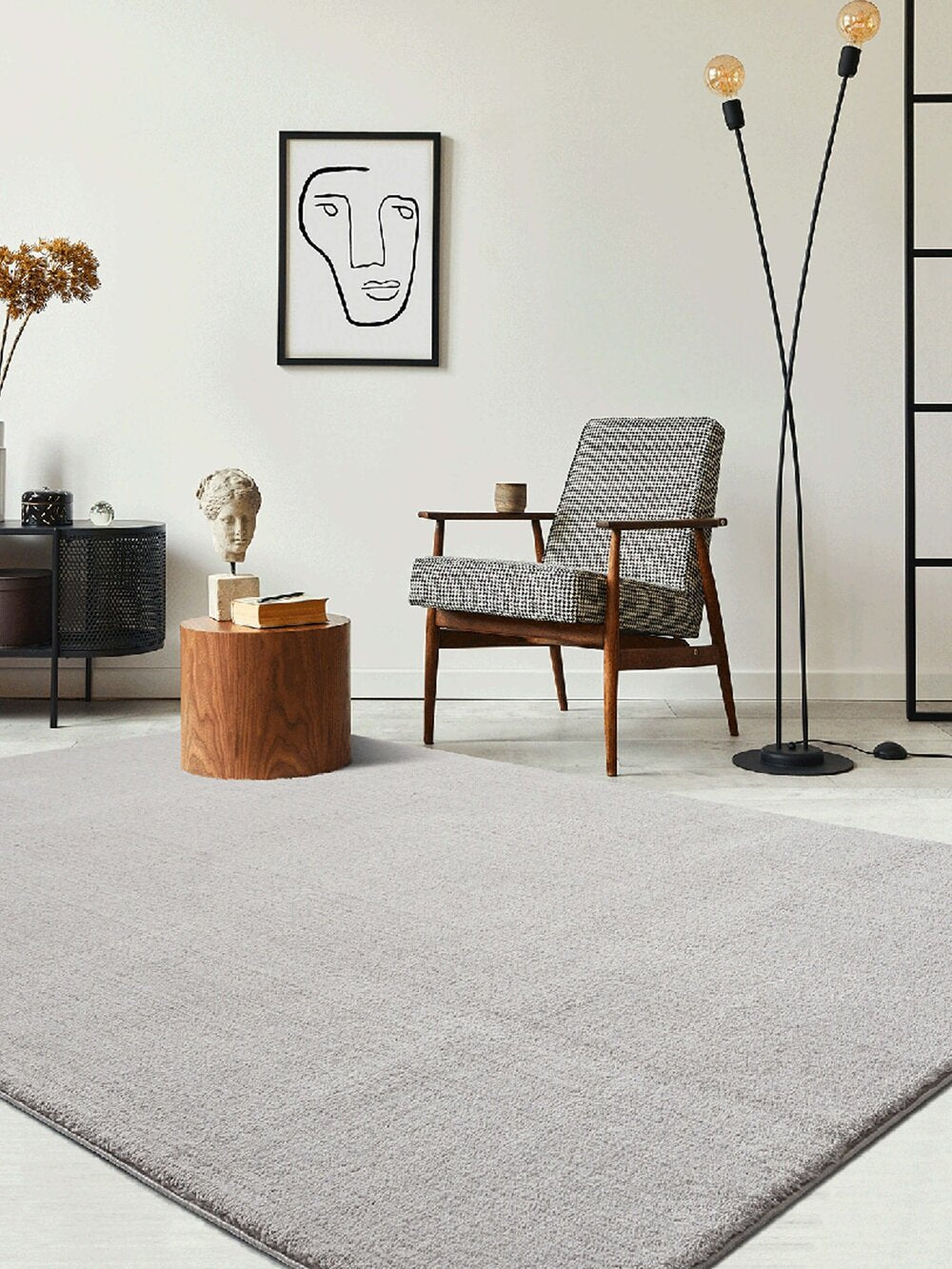 Karpet24 Loft – Luxe, Fluweelzacht Effen Vloerkleed in Zand, Modern & Stijlvol — sfeerbeeld in interieur