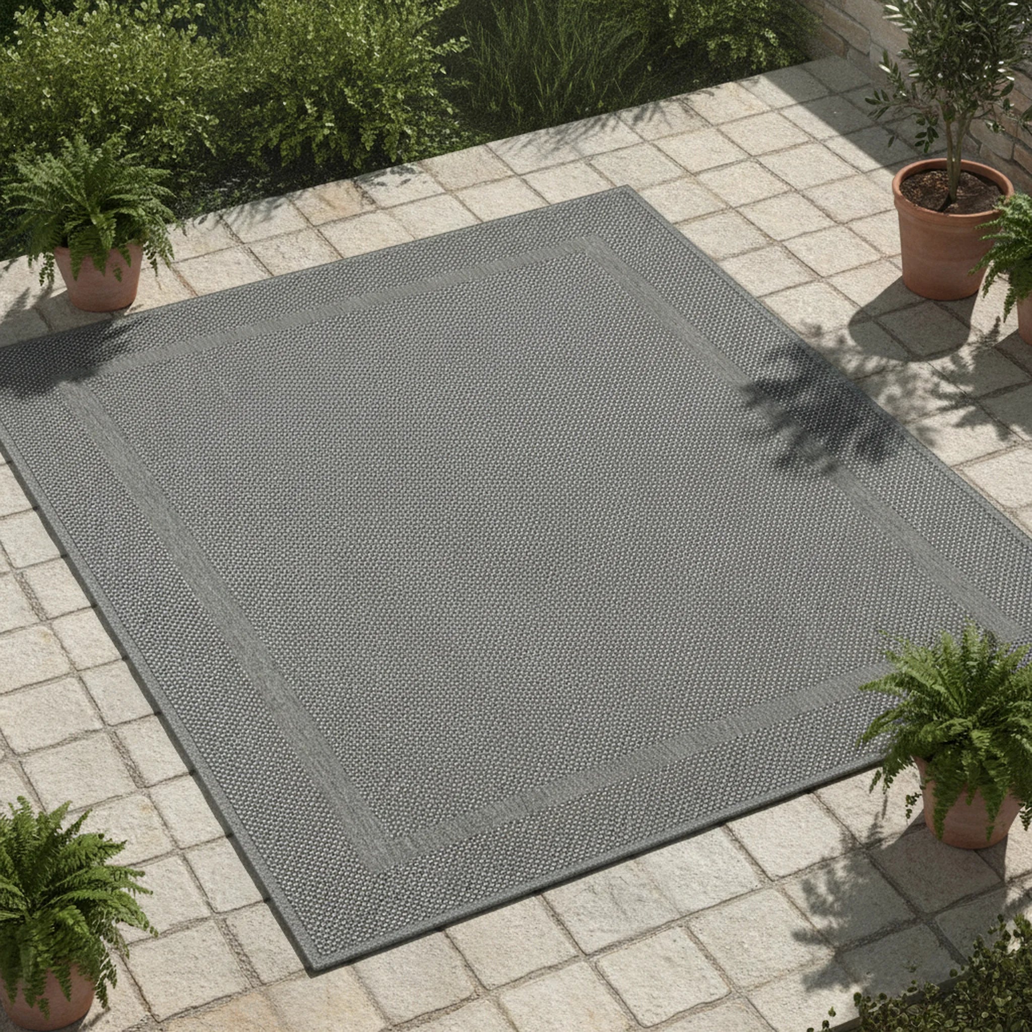 Karpet24 Sisal – Modern Laagpolig Vloerkleed voor Binnen & Buiten Antraciet - Sfeerbeeld