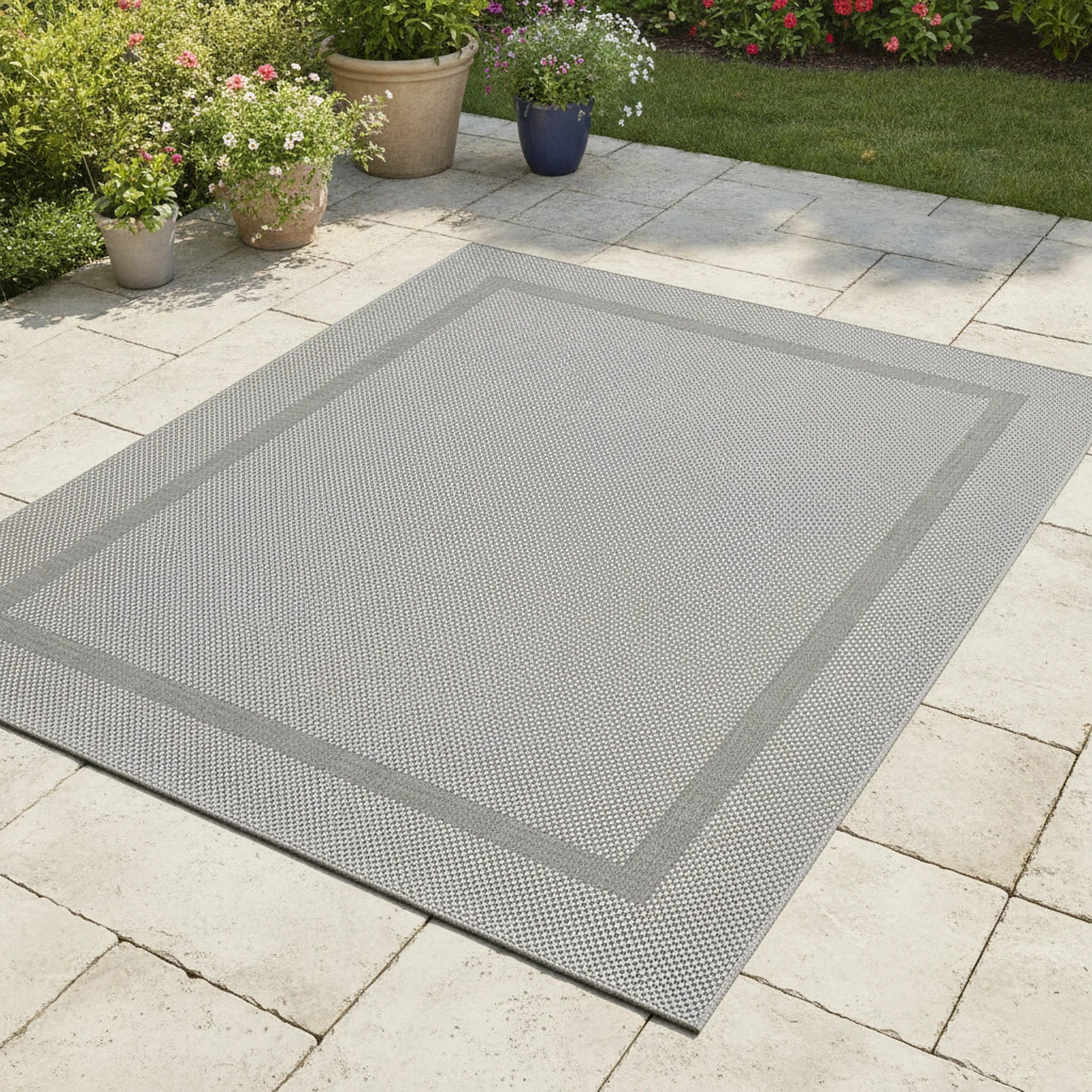 Karpet24 Sisal – Modern Laagpolig Vloerkleed voor Binnen & Buiten in Grijs - Sfeerbeeld