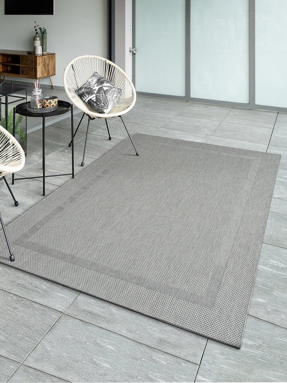 Karpet24 Sisal – Modern Laagpolig Vloerkleed voor Binnen & Buiten in Grijs — sfeerbeeld in interieur