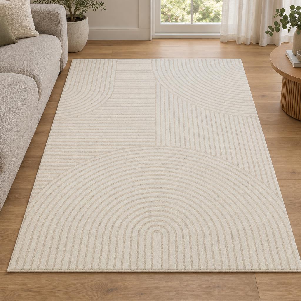Vloerkleed Elio 2252 Crème met boog- en lijnenreliëf naast een bouclé bank – sfeerimpressie in de woonkamer
