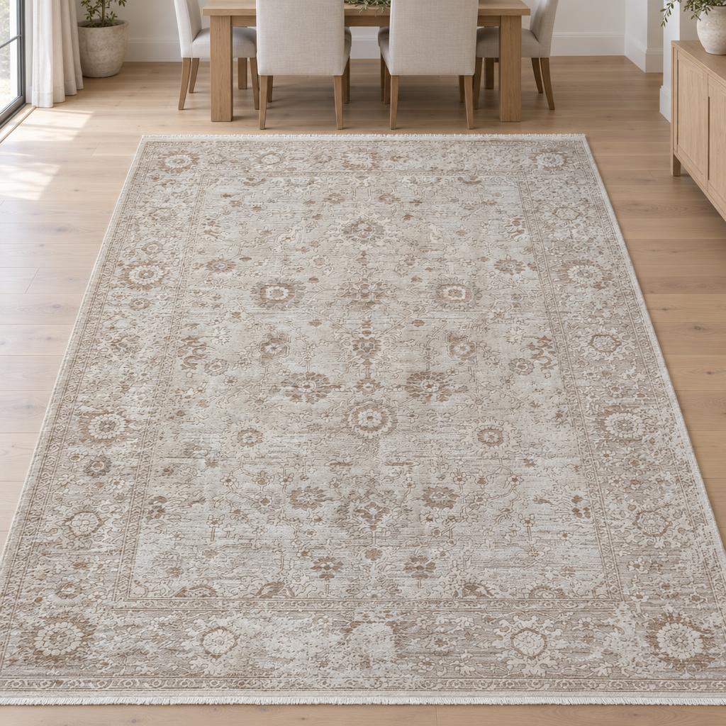 Vloerkleed Flowline 52073 Beige met verweerd vintage bloemmotief en franjes – sfeerimpressie in de eetkamer