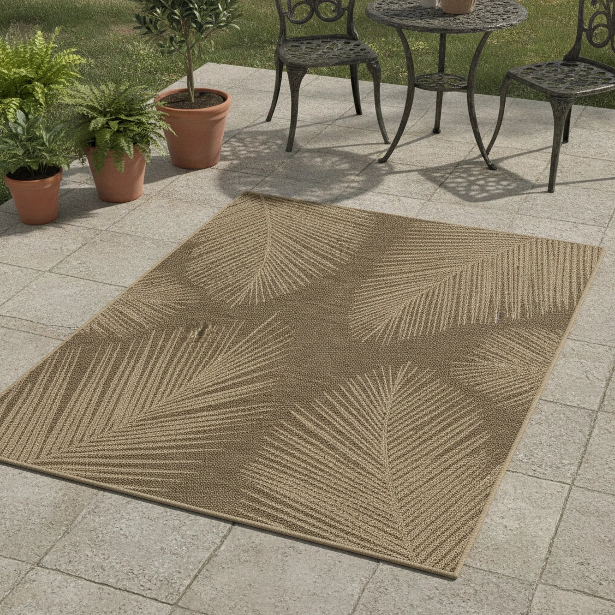 Vloerkleed Kenzy – Geschikt voor Binnen en Buiten – Natuurlijk Bladmotief – Beige Bruin - Sfeerbeeld