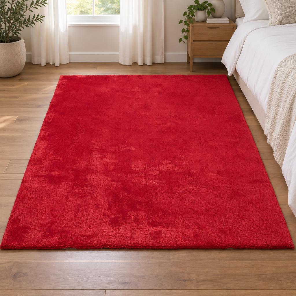 Vloerkleed Loft Washable Rood met zachte pool naast het bed – sfeerimpressie in de slaapkamer