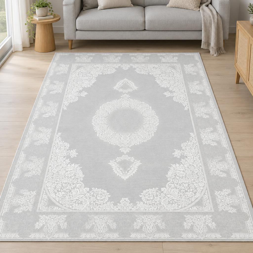 Vloerkleed Nepal 6403 Grijs met wit klassiek medaillon voor een grijze bank – sfeerimpressie in de woonkamer