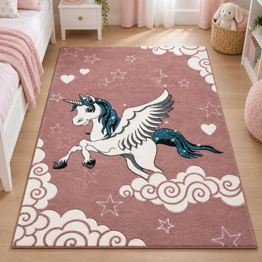 Roze kindervloerkleed Pastel Kids met witte eenhoorn, wolken en sterren – sfeerimpressie in de kinderkamer