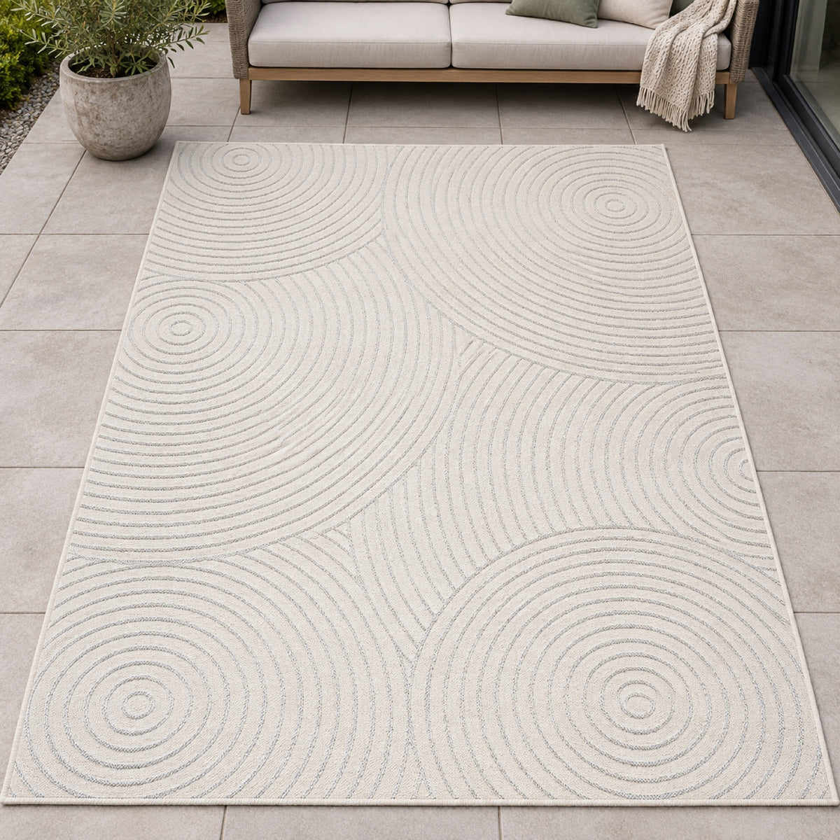 Vloerkleed Tenerife Plus 54222 Crème – Vlak Geweven Polypropyleen – sfeerimpressie op het terras